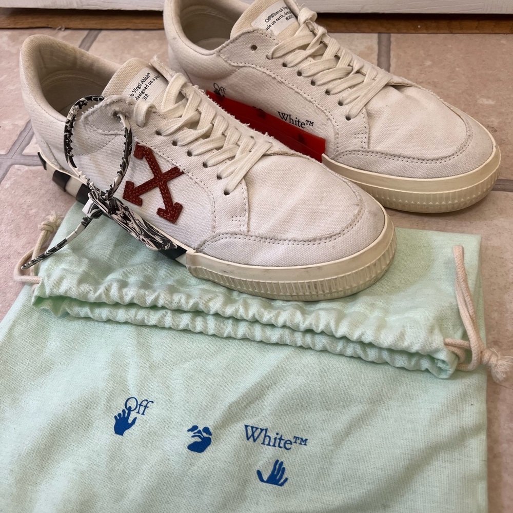 OFF-WHITE Vulc Low White Red Arrow Sneakers - Picture 6 of 6